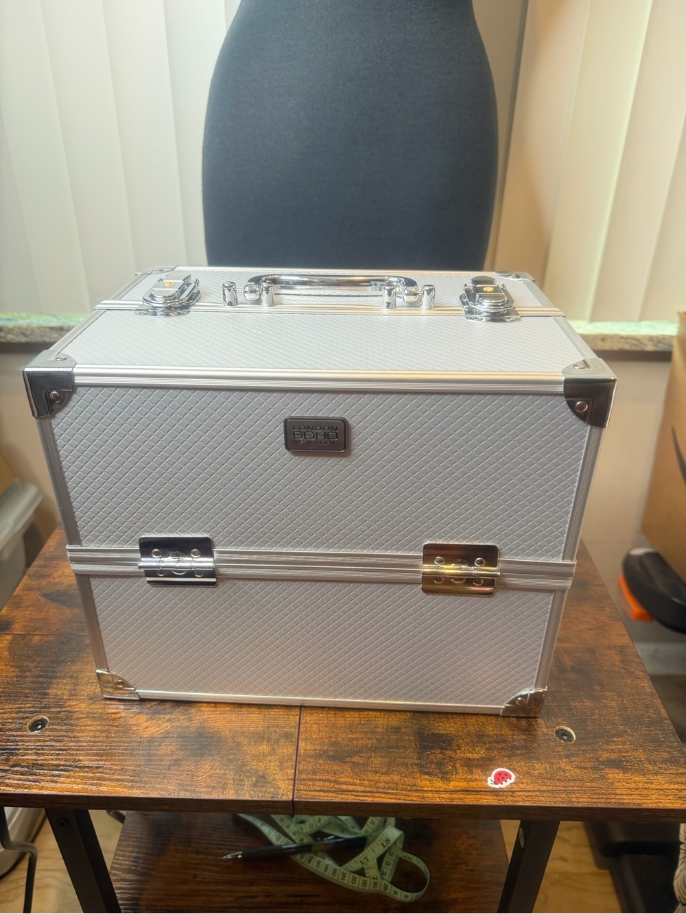 London SOHO New York Silver Metal Train Make Up Case/Caboodle with Key